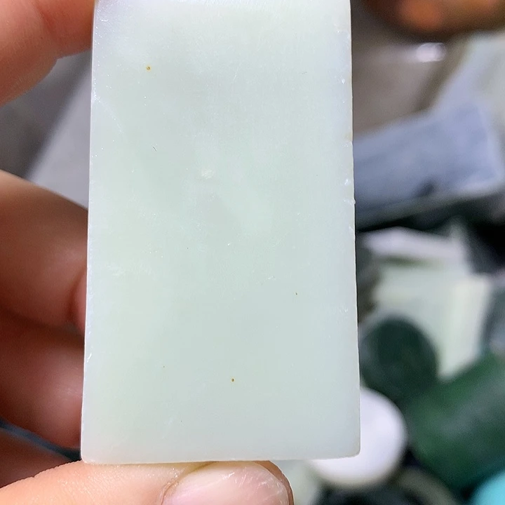 颈饰未镶嵌和田玉（糖玉）