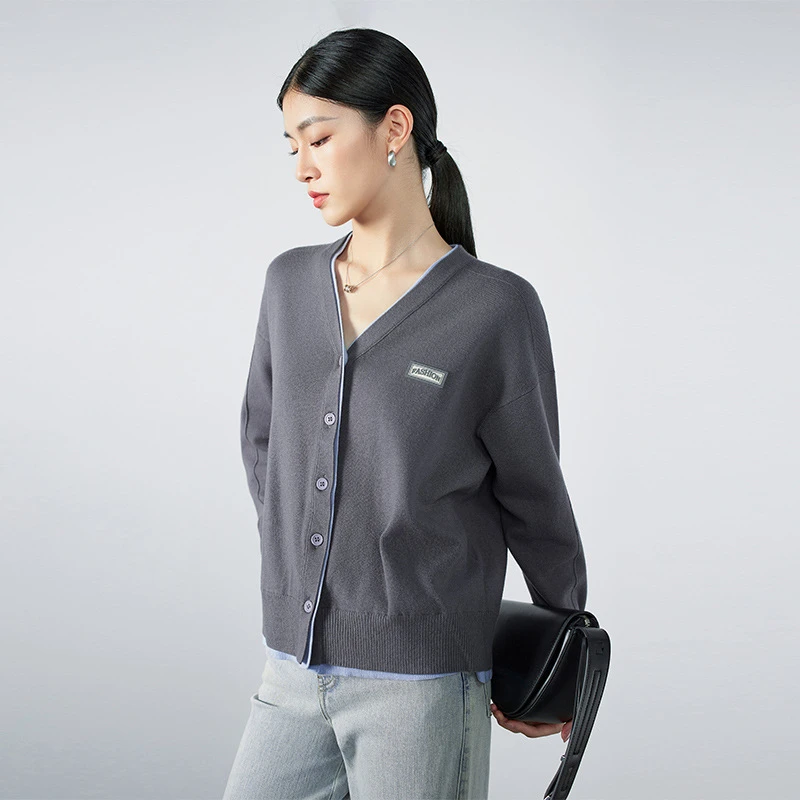 设计感假两件v领长袖字母针织衫新款2025气质显瘦宽松上衣1039