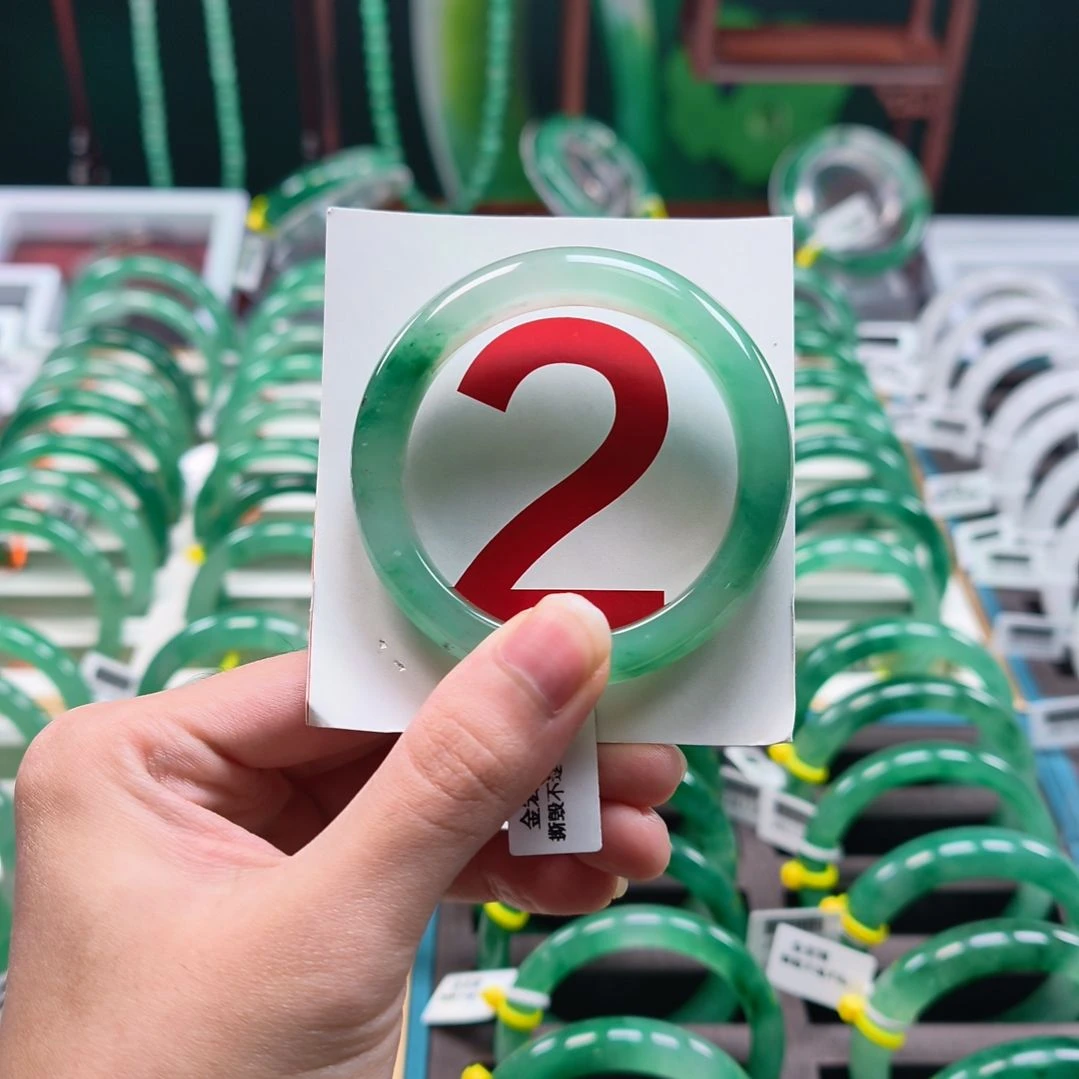 石英质玉（非洲翠）未镶嵌手镯非洲翠手镯