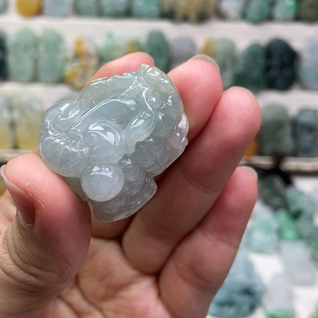 翡翠未镶嵌吊坠(赠链)