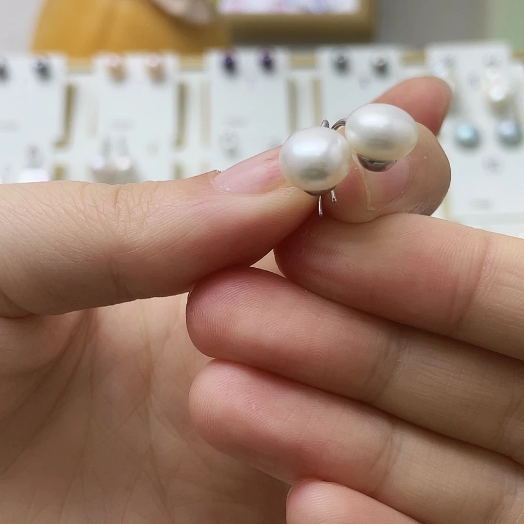 我***哈银S925镶嵌淡水珍珠耳饰