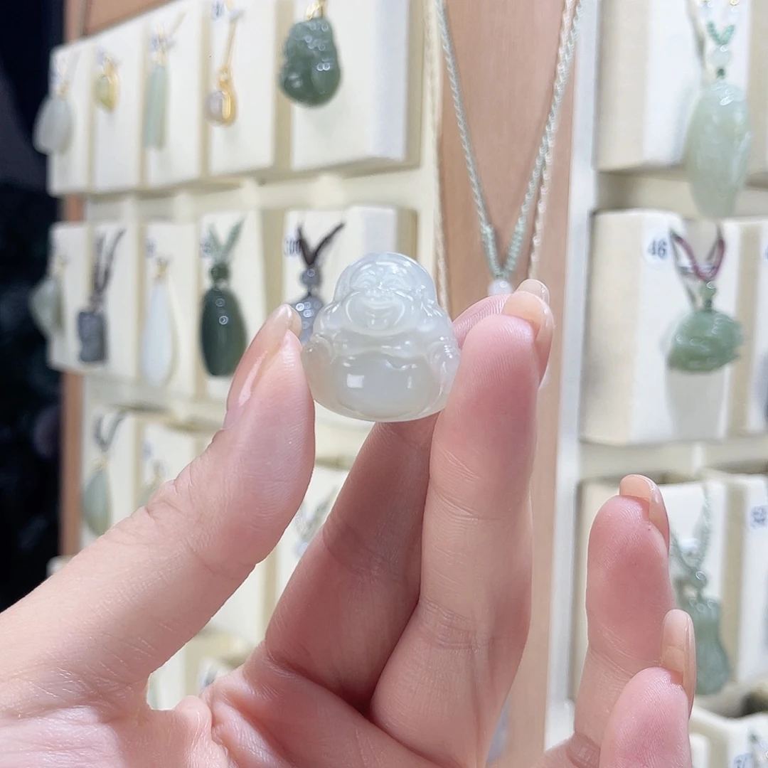 和田玉未镶嵌颈饰佛公