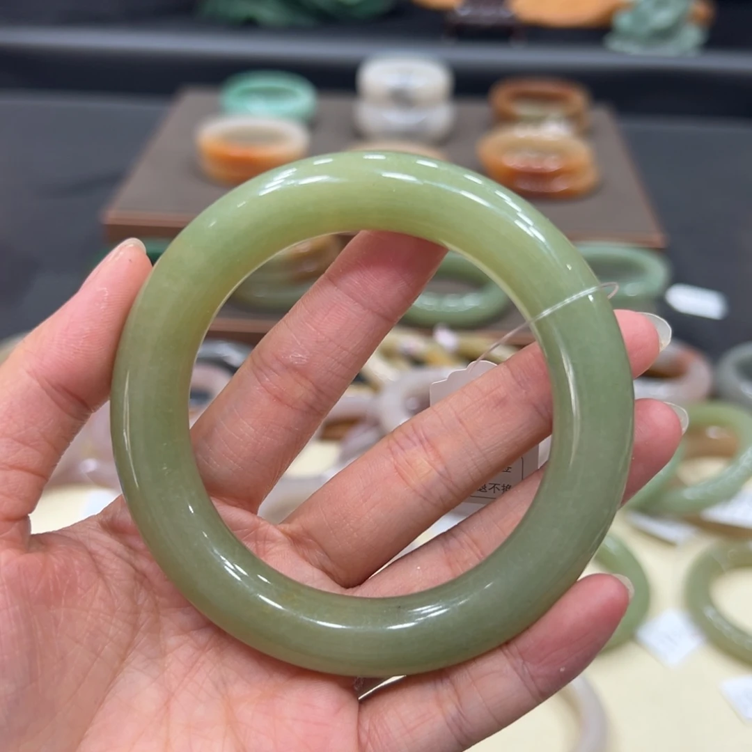 石英质玉手镯未镶嵌哀*紫