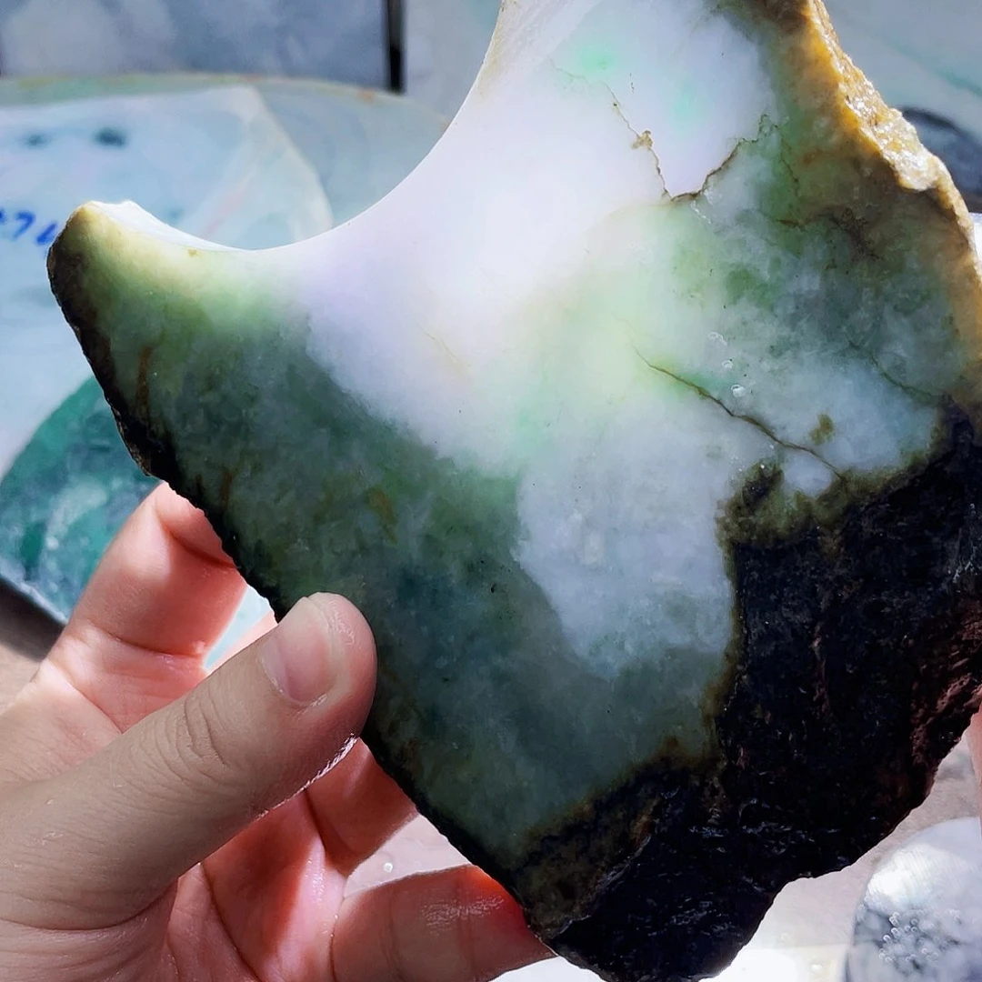 翡翠未镶嵌颈饰毛料33