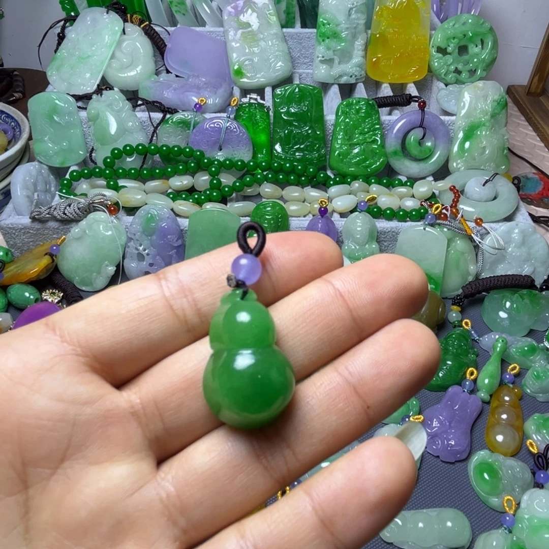 翡翠未镶嵌颈饰吊坠