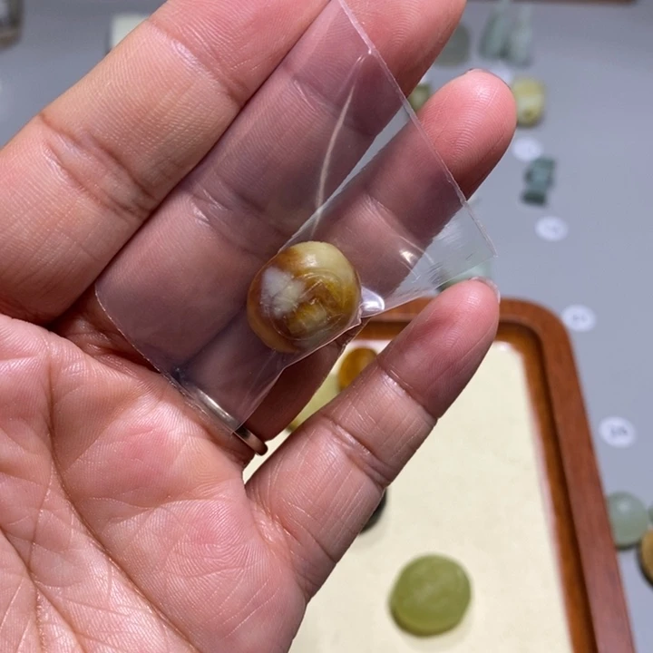 蛇纹石玉颈饰未镶嵌夏*棉