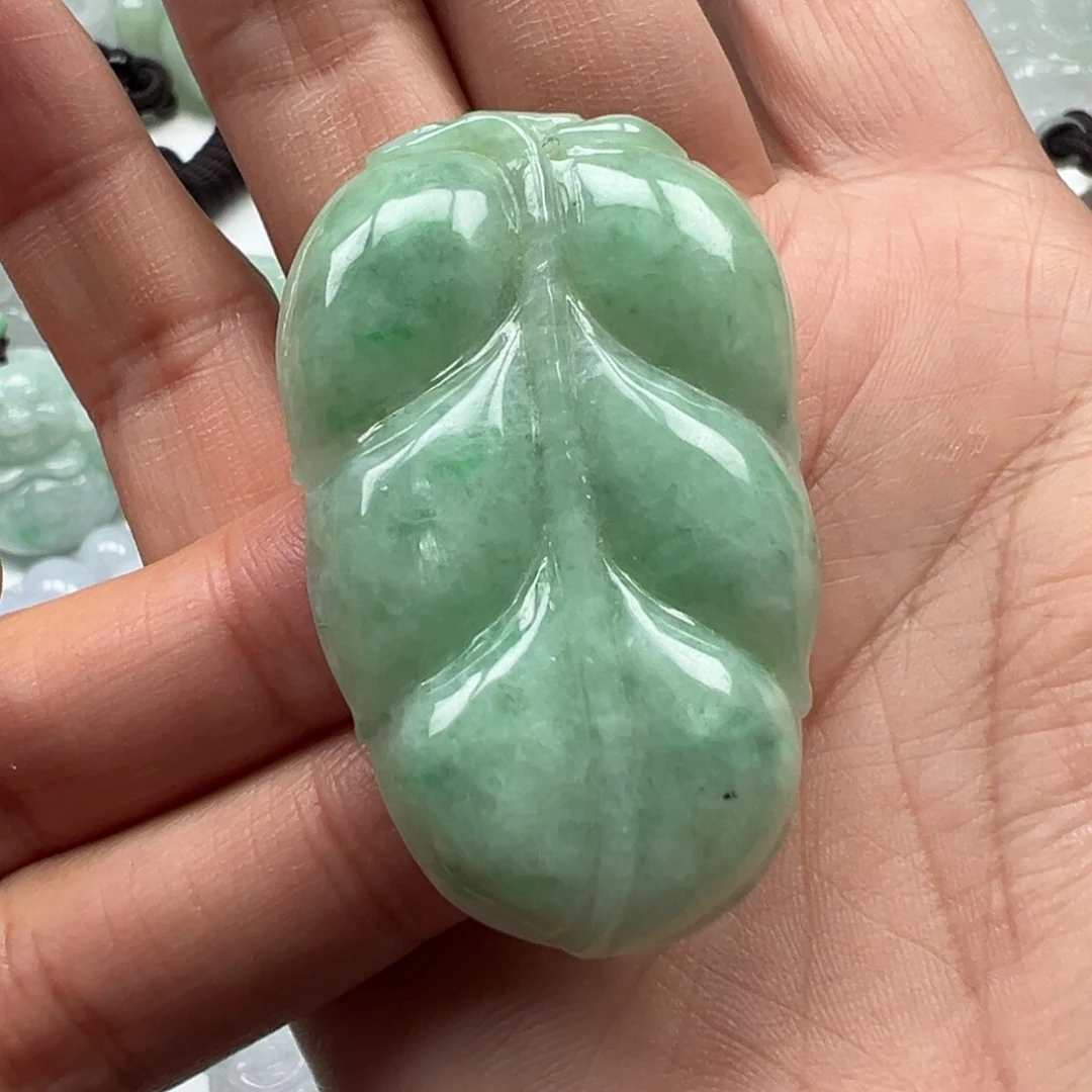 翡翠颈饰未镶嵌叶子