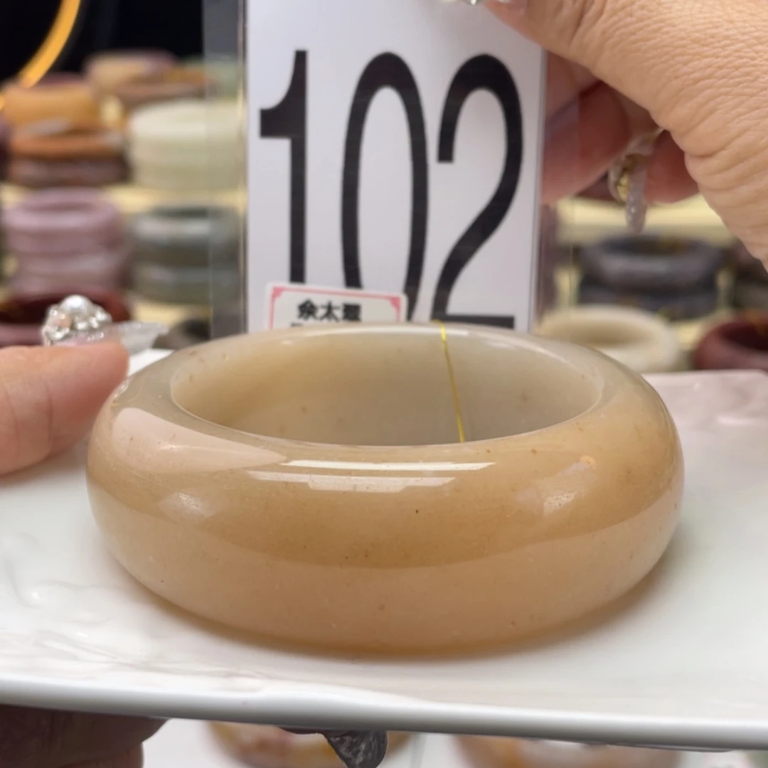 【闪购商品】石英质玉手镯未镶嵌