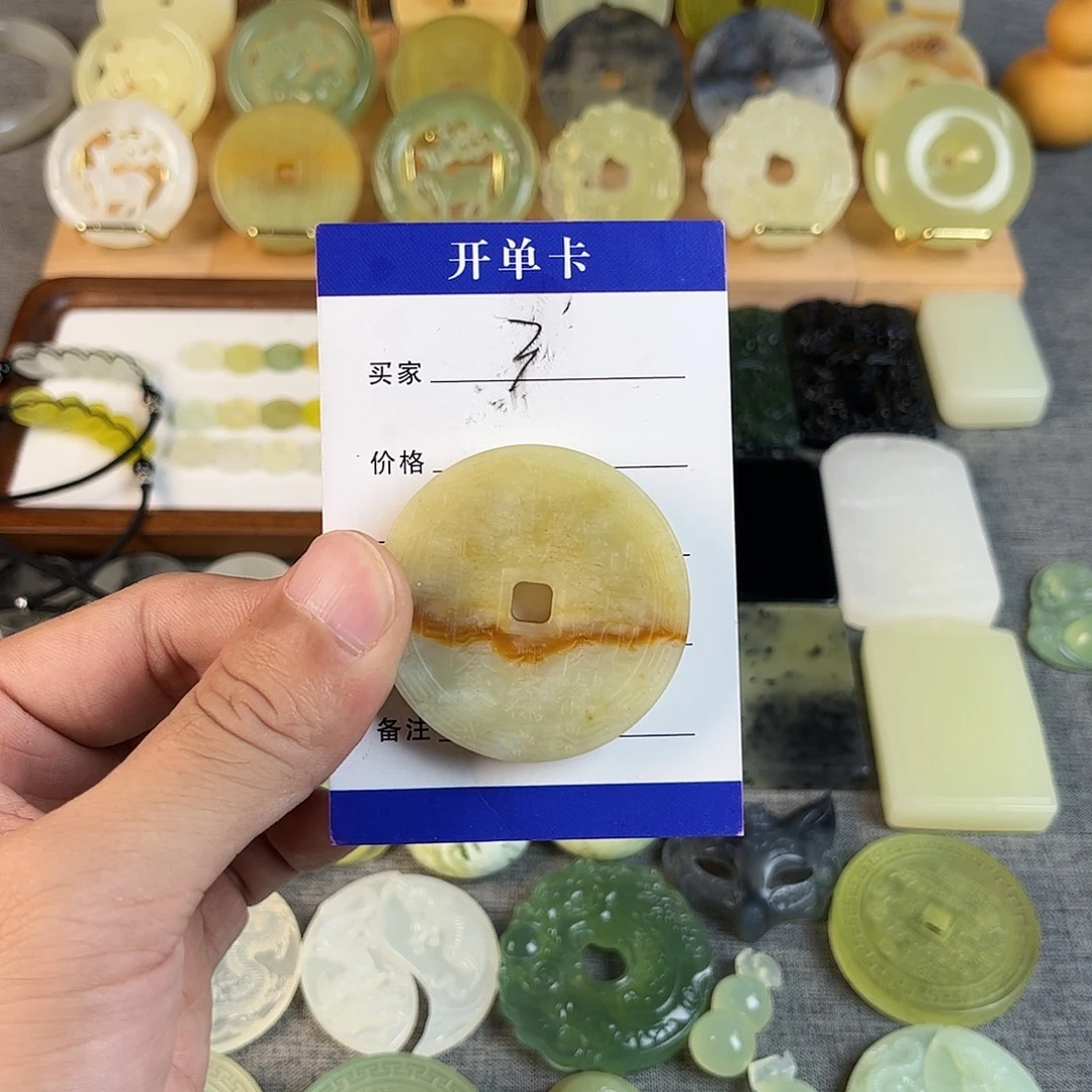 对***歌蛇纹石玉未镶嵌颈饰