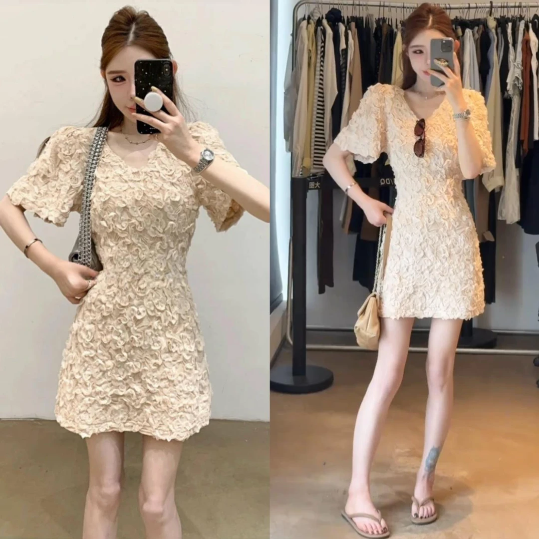 小说女主 法式小香风立体花朵V领连衣裙轻奢名媛气质收腰显瘦短裙