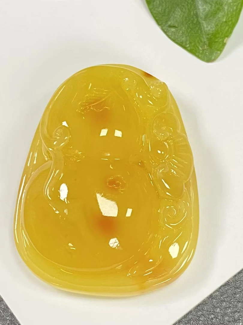 「戴琴珠宝」Q906-蜜蜡雕刻件吊坠（多样性发其一）