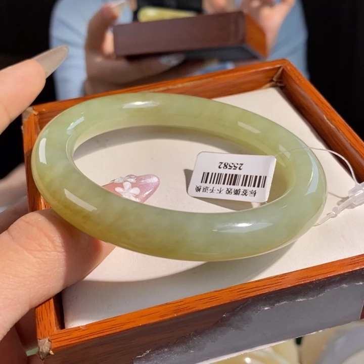 和田玉手镯未镶嵌黄口飘糖5960