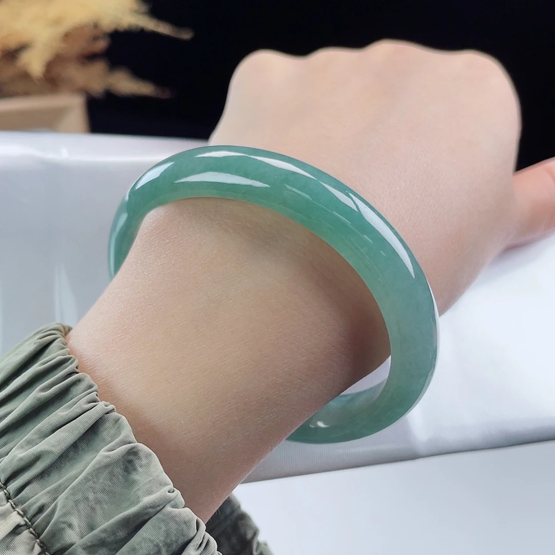 翡翠手镯未镶嵌5746-冰湖蓝绿色-贵妃