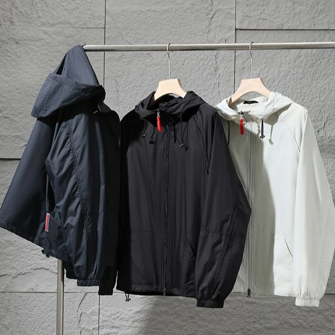 LeavoJohnson高端户外防泼水外套！春季男士轻量化连帽茄克衫
