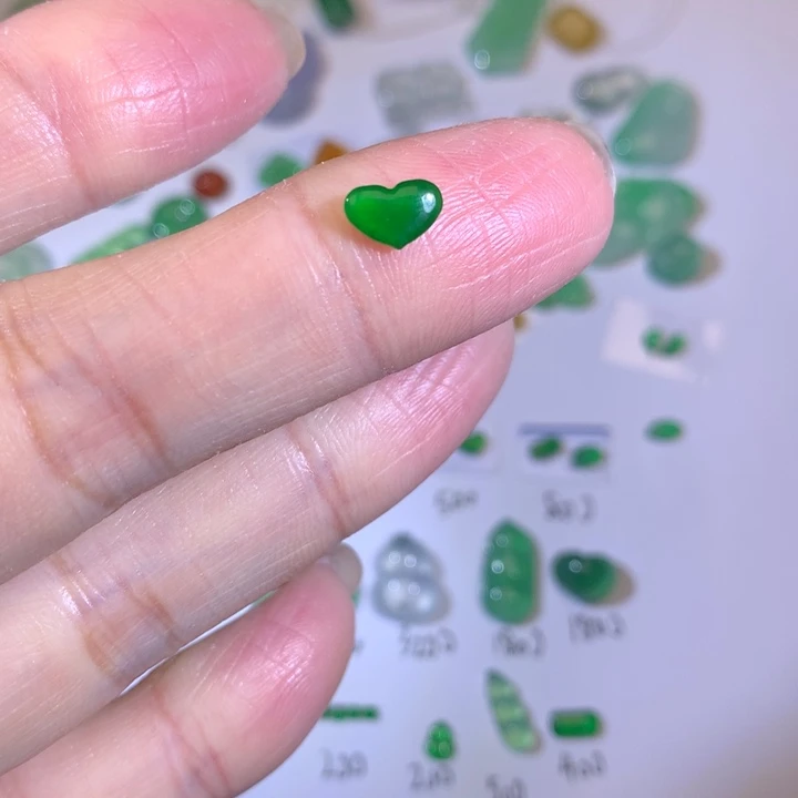 翡翠未镶嵌套链爱心