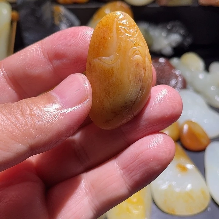颈饰未镶嵌和田玉（糖玉）