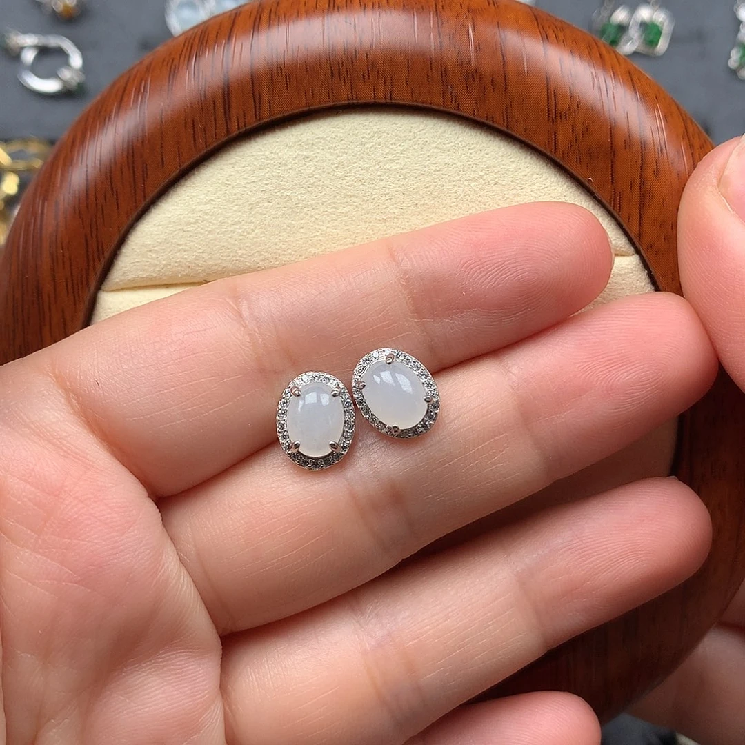 翡翠银S925镶嵌耳饰岁***?