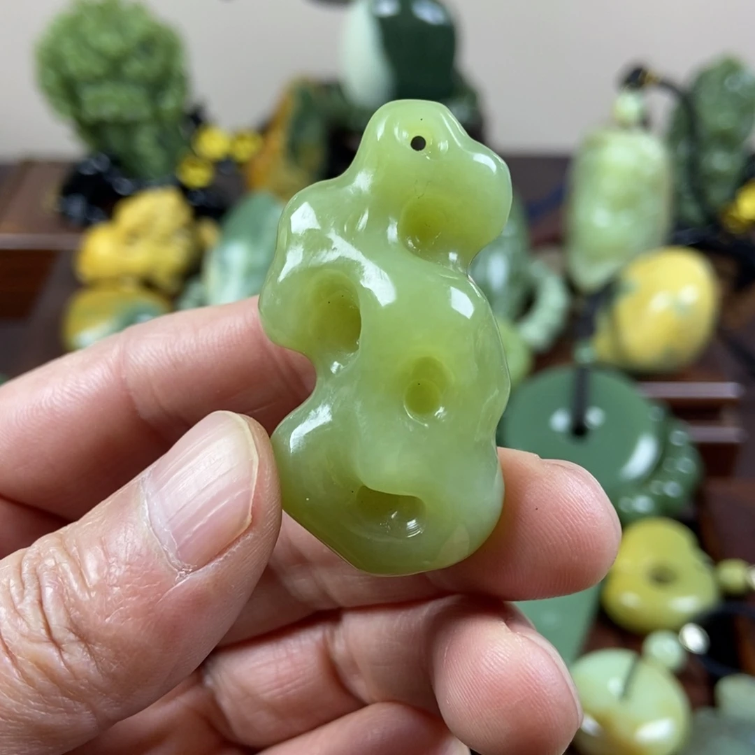 岫岩老玉（透闪石质玉）未镶嵌珠宝奇石