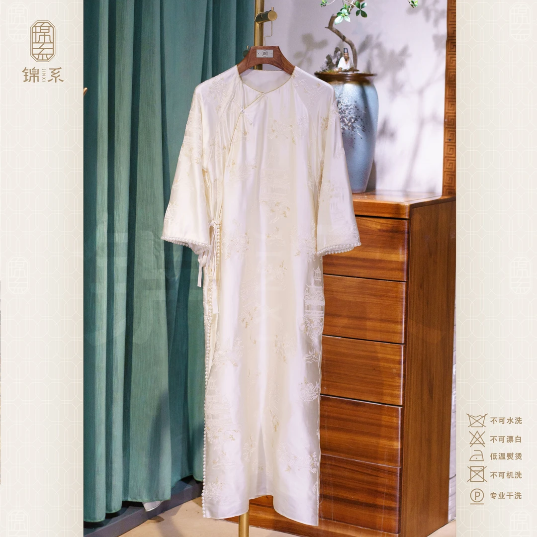 真丝弹力缎新中式国风桑蚕丝绣花圆领斜襟长袖连衣裙L-382624