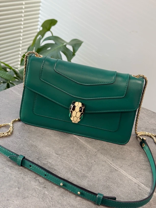 95新 BVLGARI/宝格丽 新款横版祖母绿蛇头单肩包