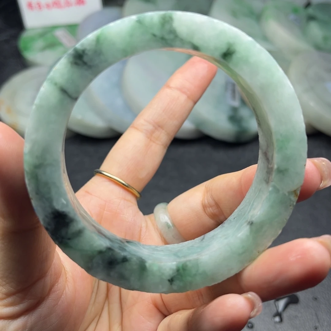 定制翡翠未镶嵌手镯放漏