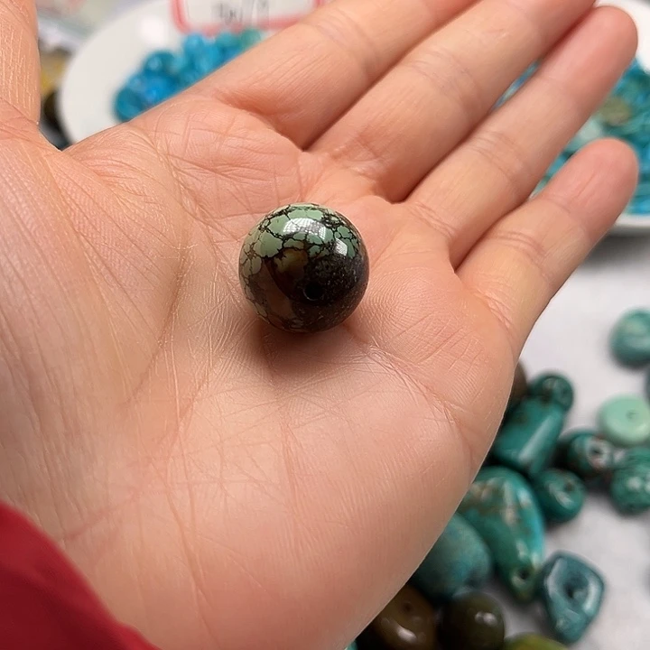 绿松石未镶嵌颈饰