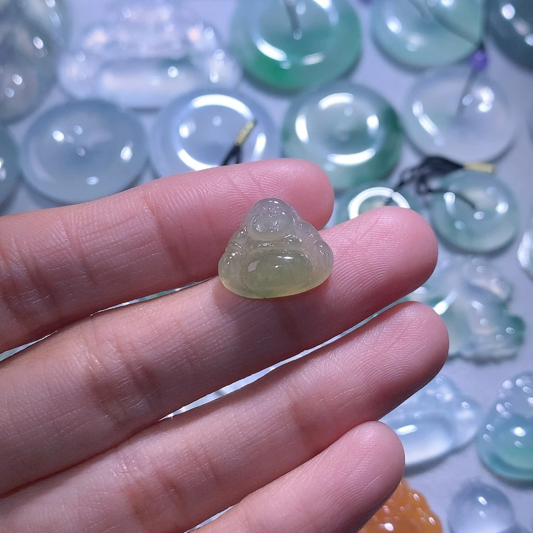 【闪购商品】翡翠颈饰未镶嵌佛