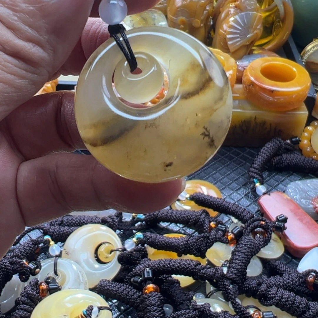 石英质玉未镶嵌颈饰