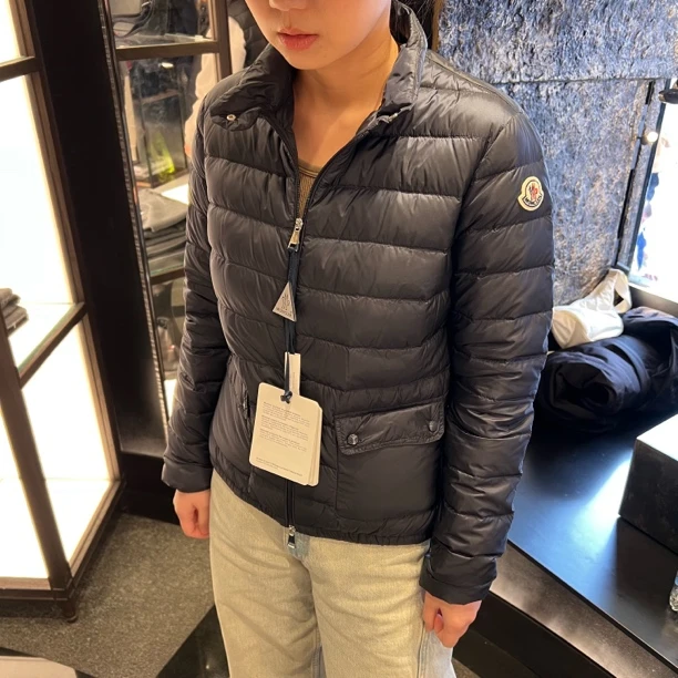 全新未使用 MONCLER 蒙口女士藏蓝色春秋薄款羽绒服 100克 lans