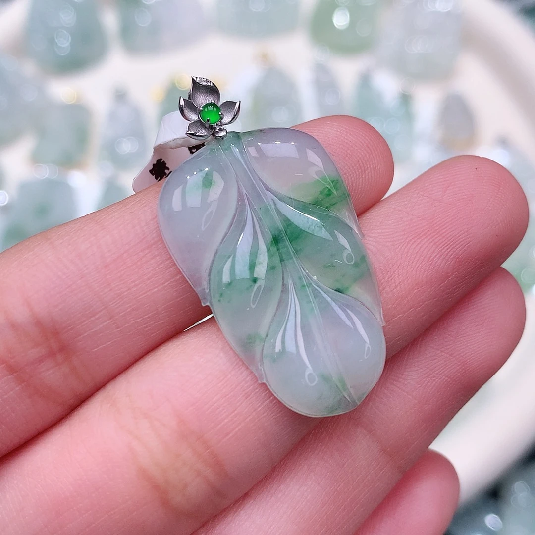 颈饰18K金镶嵌翡翠29.5-19.4-3.6