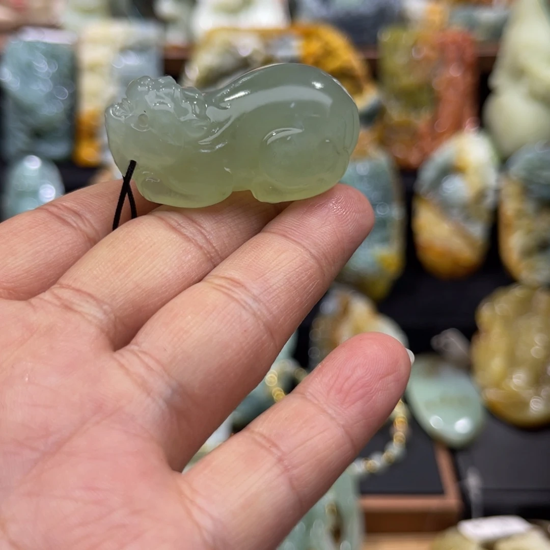 蛇纹石玉未镶嵌颈饰
