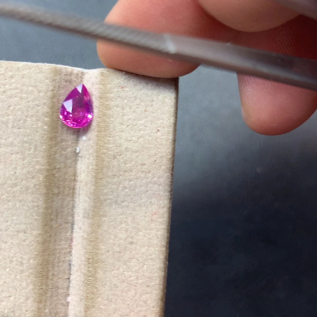 彩色蓝宝石裸石未镶嵌某**也1.08ct