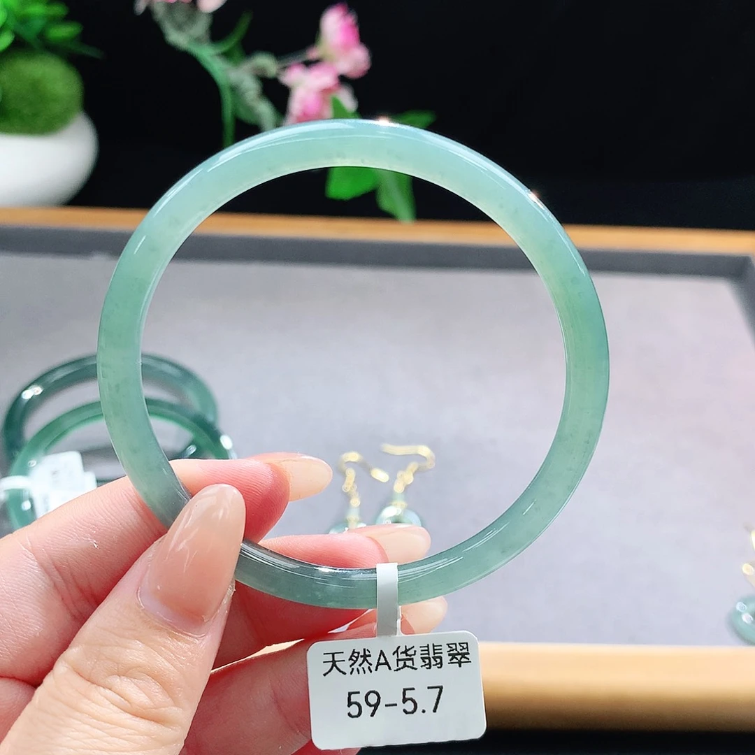 未镶嵌手镯（圆镯）翡翠