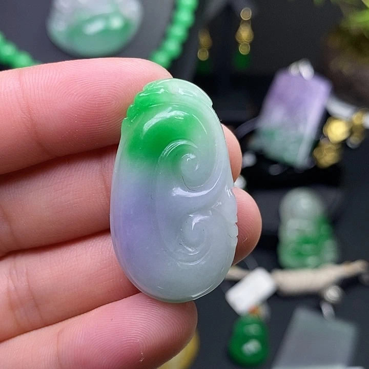 翡翠未镶嵌吊坠(赠链)