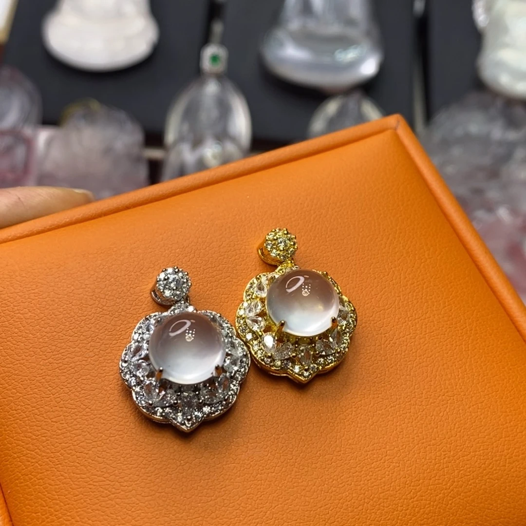 石英质玉合金吊坠