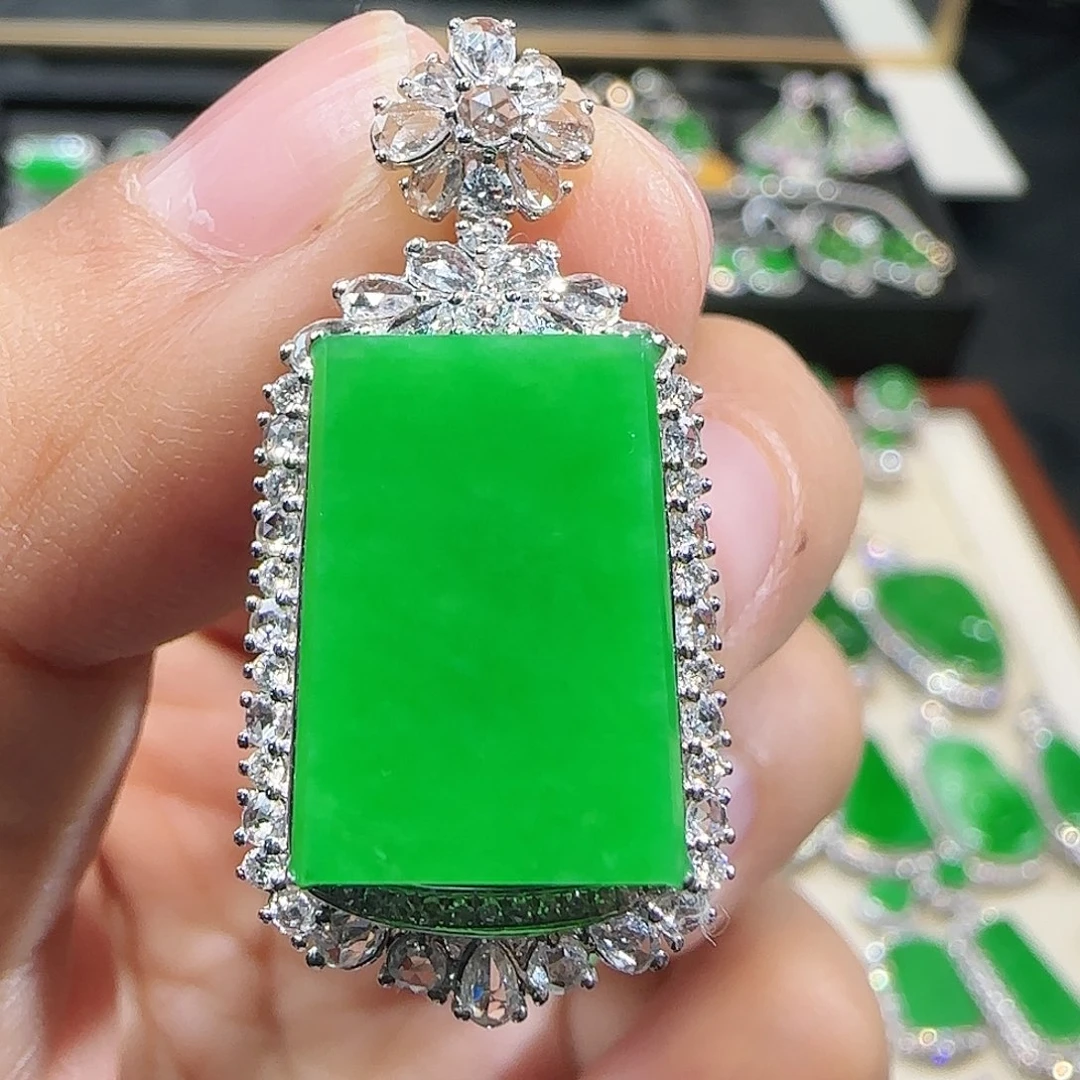 翡翠吊坠(不含链)18K金镶嵌