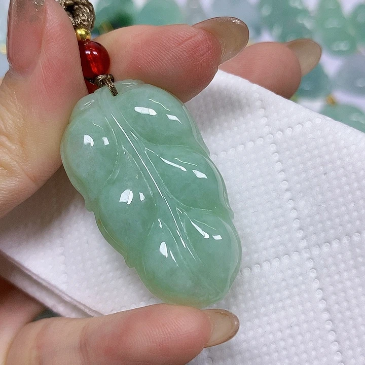 翡翠未镶嵌颈饰挂件