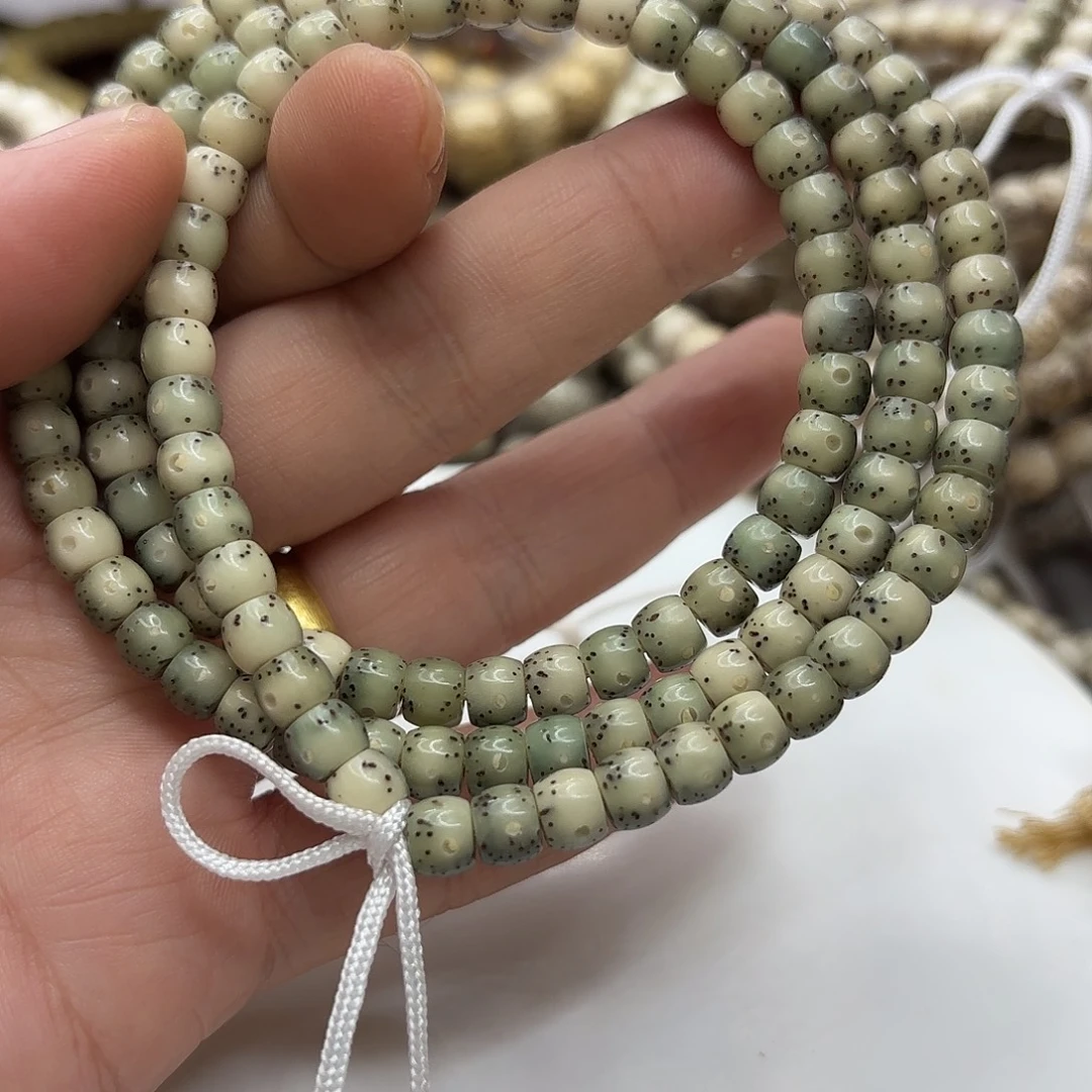 虍****吊坠星月菩提65鼓通体绿大留白