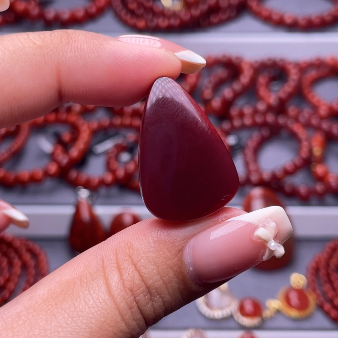 南红玛瑙未镶嵌其他全原矿）毕业级27mm瓦西牛血火焰纹吊坠