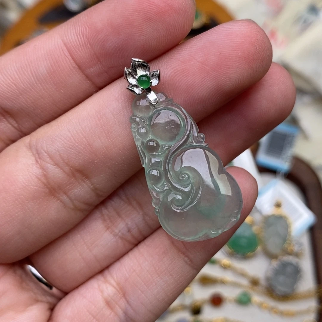 翡翠18K金镶嵌挂件一