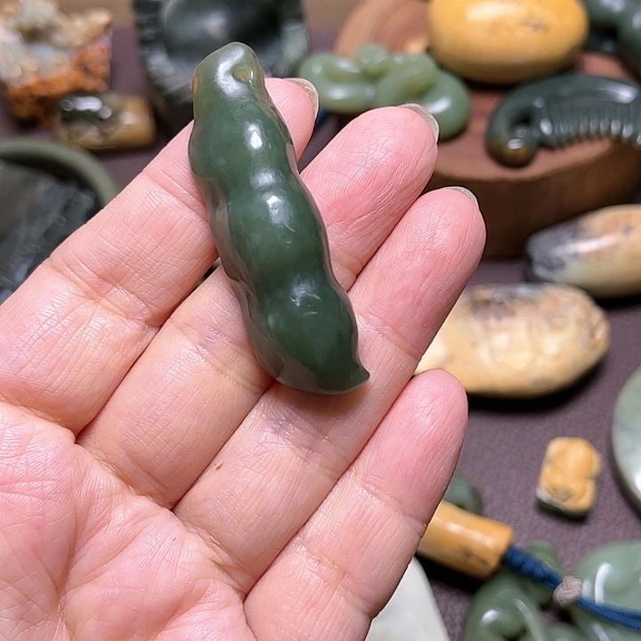 岫岩河磨玉（透闪石质玉）手绳未镶嵌8****f