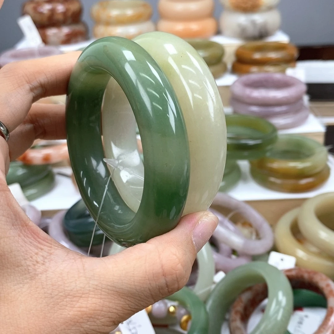 石英质玉手镯未镶嵌你***猜