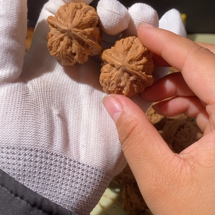 手串文玩核桃……30