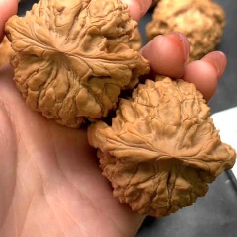 文玩核桃吊坠龙鼎