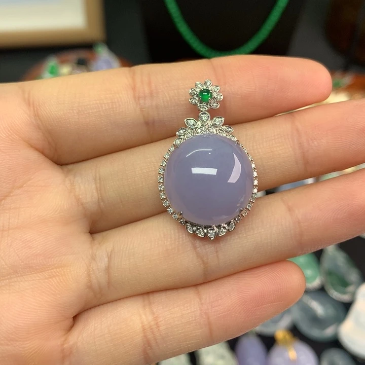 翡翠18K金镶嵌颈饰翡翠