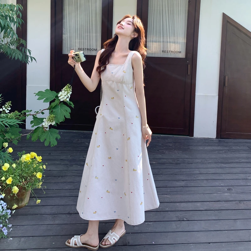 法式温柔风米白色吊带连衣裙女夏2025新款巨好看气质长裙简单大方