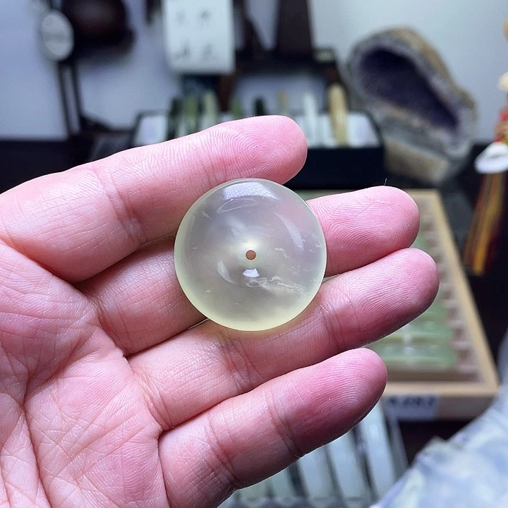 蛇纹石玉颈饰未镶嵌绞****字