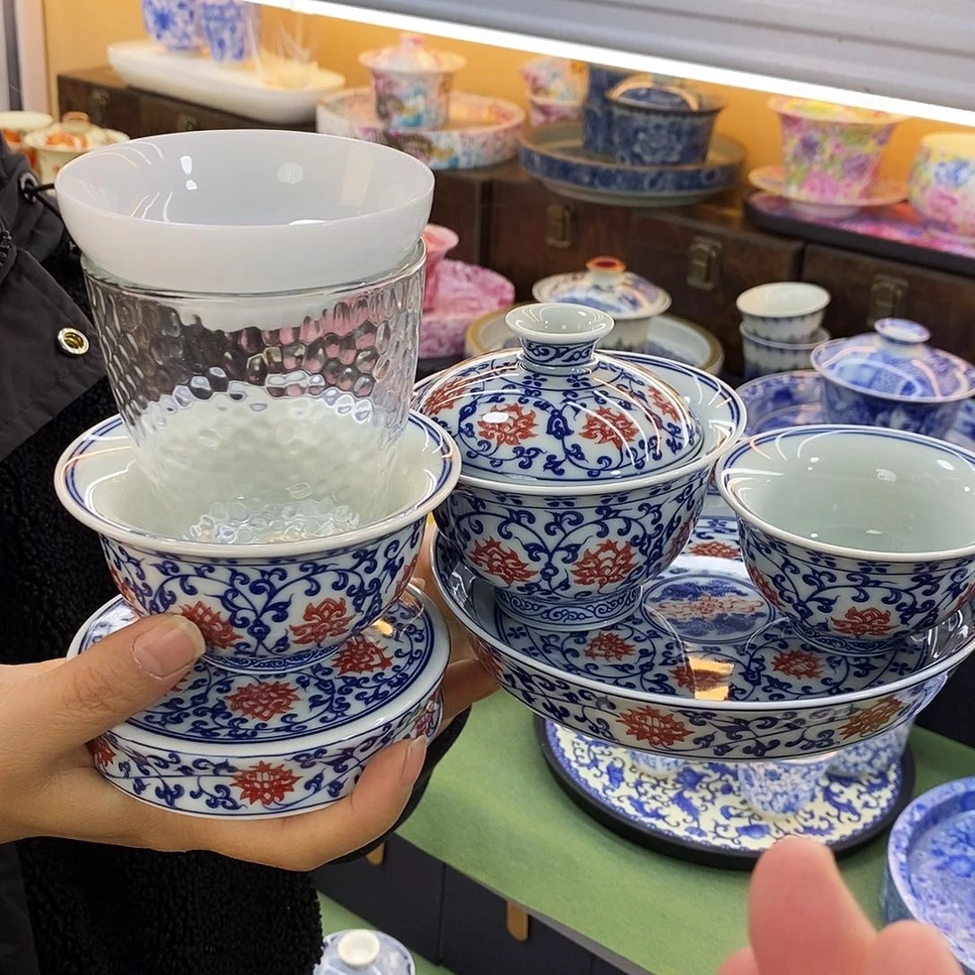 盖碗里的水煮开后放入