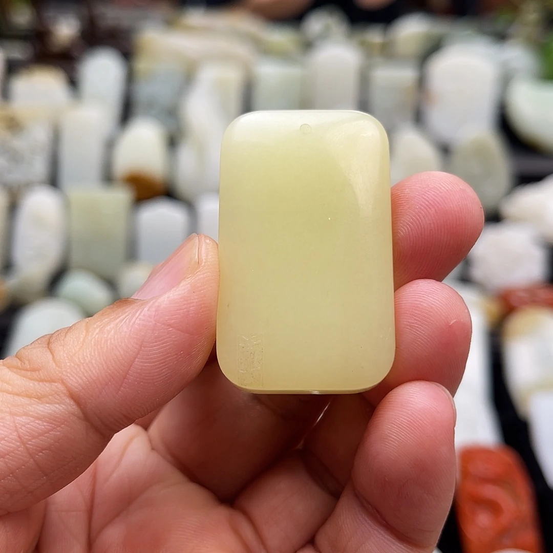 和田玉颈饰未镶嵌飞****师