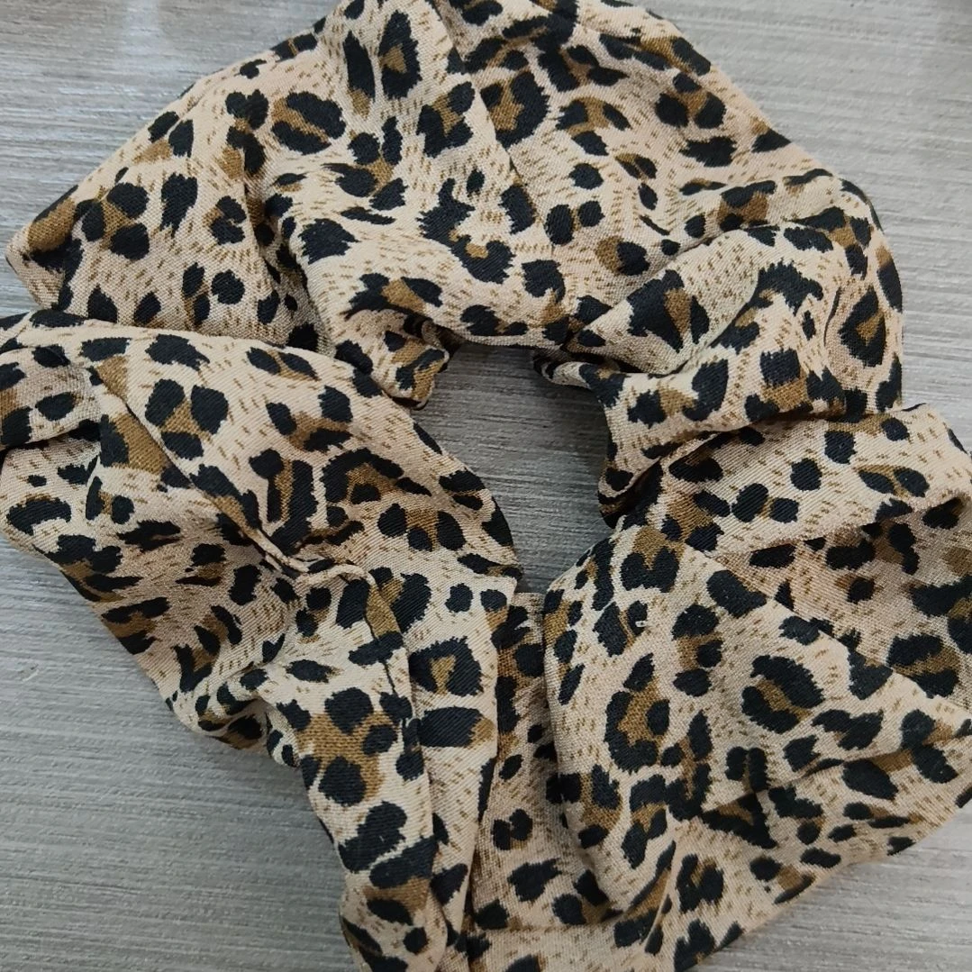 布艺非金属豹纹大肠发圈